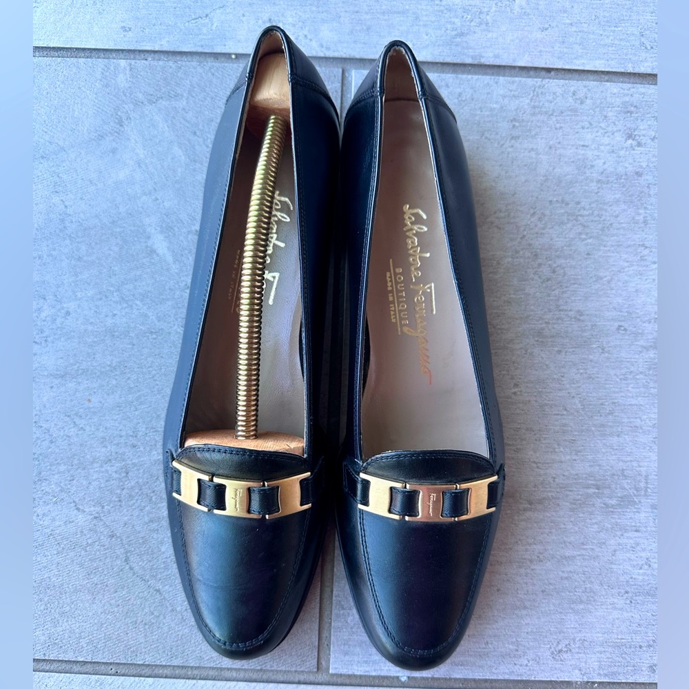 SALVATORE FERRAGAMO Black leather loafers flats